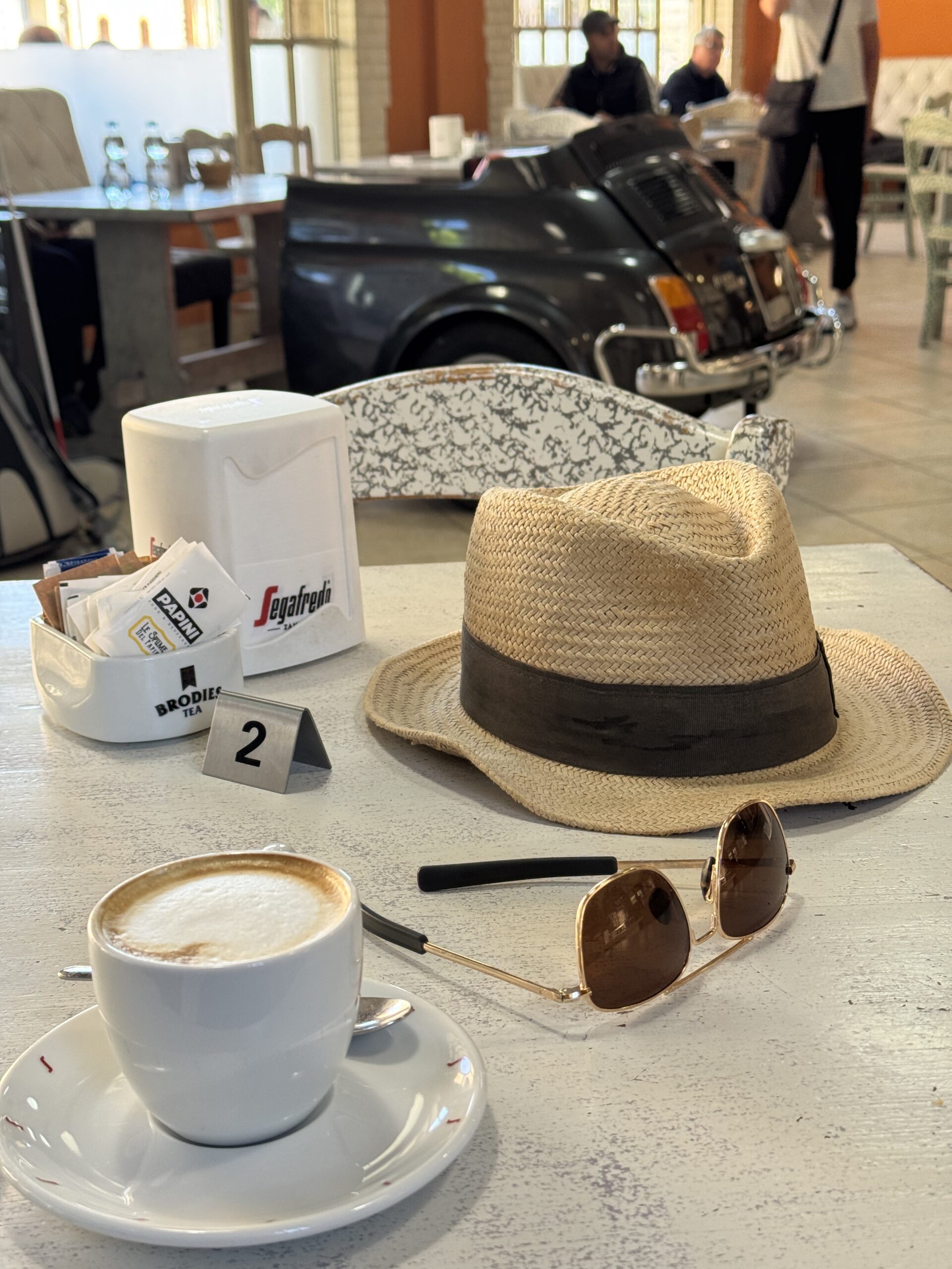 Cappuccino, Strohhut und Cinquecento