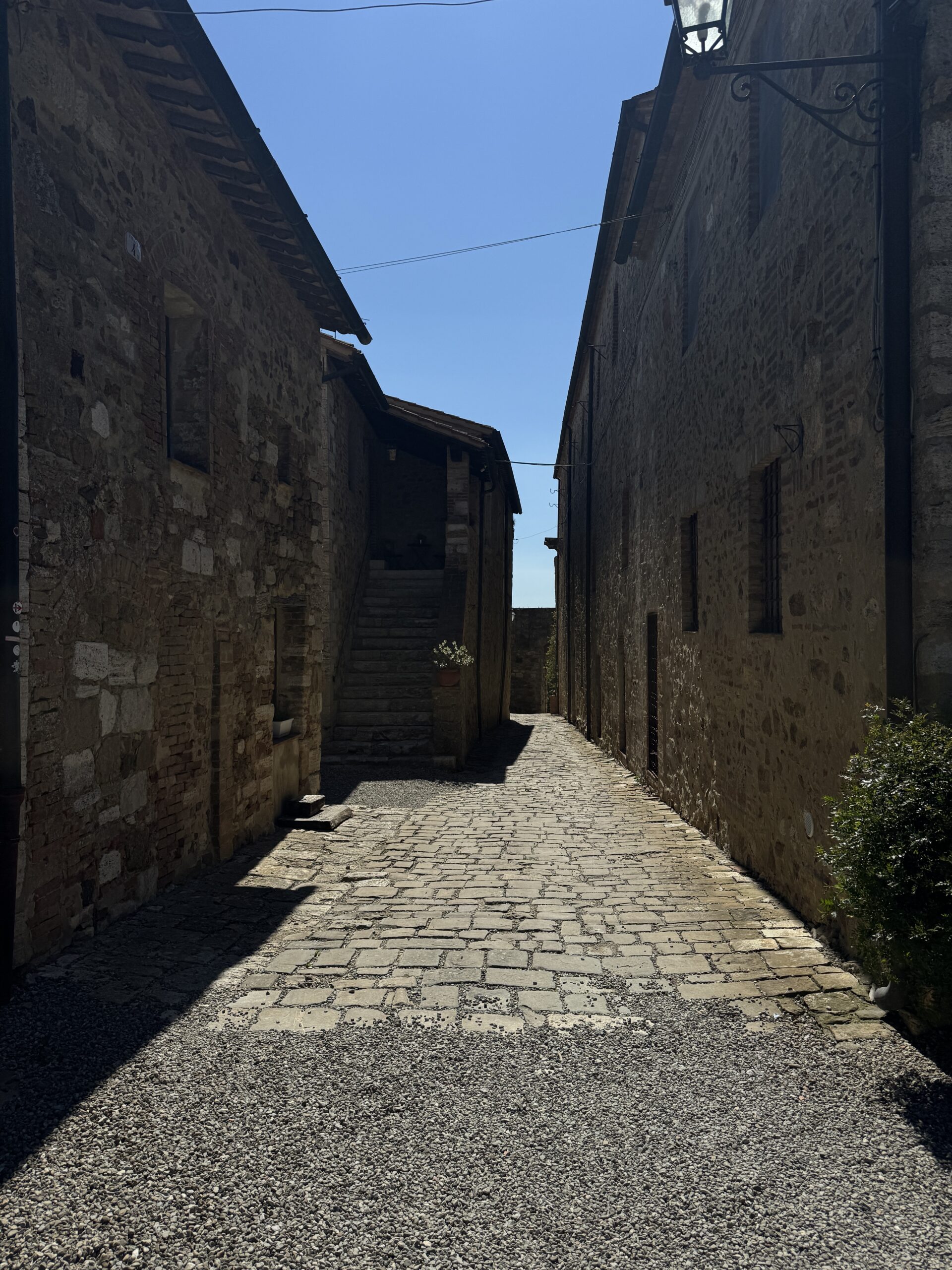 Gasse im alten Dorf